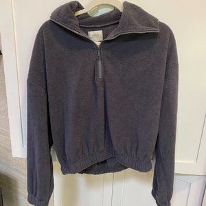 URBAN OUTFITTERS CROPPED GREY SWEATER